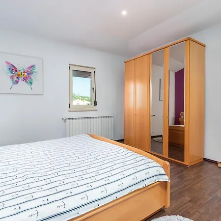 St. Anna In - Haus Fuer 8 Personen * Radetici
