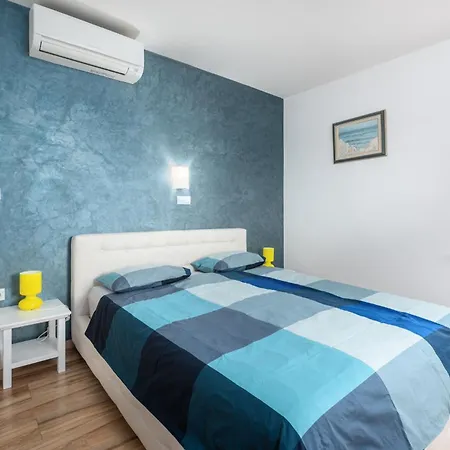 Villa St. Anna In - Haus Fuer 8 Personen Radetici