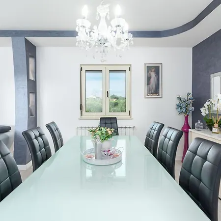 Villa St. Anna In - Haus Fuer 8 Personen Radetici