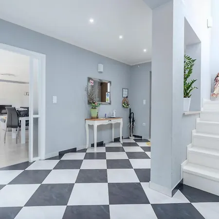 St. Anna In - Haus Fuer 8 Personen * Radetici