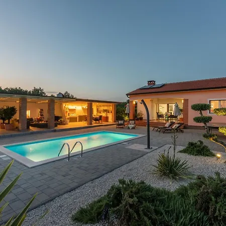 St. Anna In - Haus Fuer 8 Personen Villa Radetici